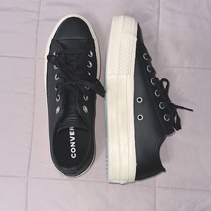 *never worn* Converse platforms size 7.5